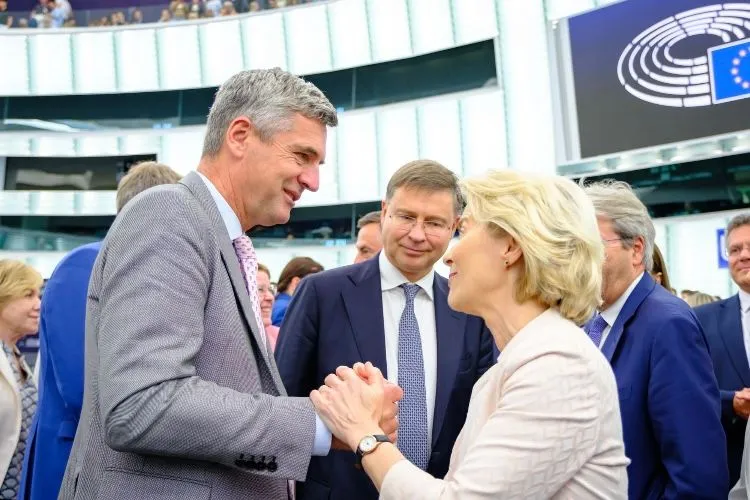 Herbert Dorfmann (SVP) und die Totengräberin der EU